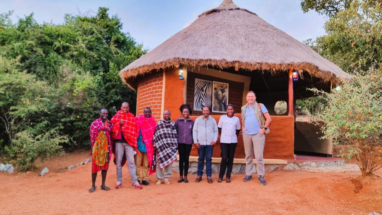 Africa Safari Maasai Boma Villa Serengeti Bagian luar foto