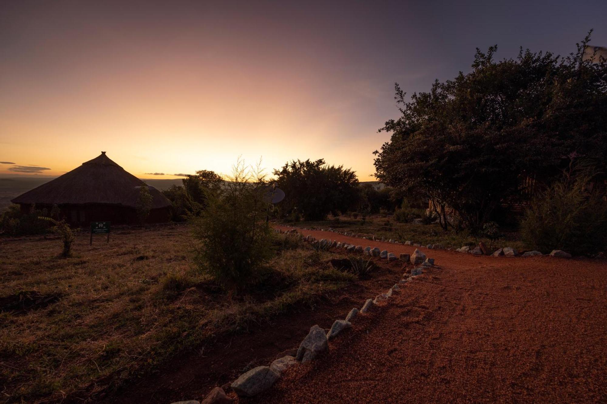 Africa Safari Maasai Boma Villa Serengeti Bagian luar foto